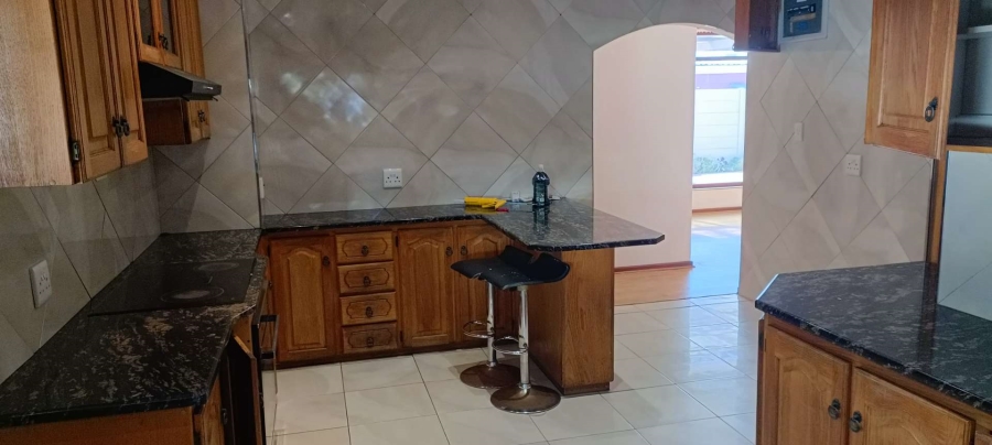 5 Bedroom Property for Sale in Table View Western Cape